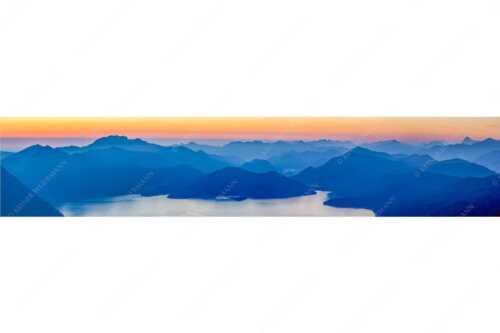 Blick über den Walchensee zur Benediktenwand und der Jachenau - Walchenseesilhouetten - Seitenverhältnis 5:1 - Walchensee Jachenau Benediktenwand - weitere Infos unter https://www.kriner-weiermann.de