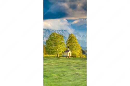 Blick über die Buickelwiesen und der Kapelle Maria Rast in Krün zum Wettersteingebirge - Wettersteinandacht - Seitenverhältnis 1:2 - Kapelle Maria Rast Krün - weitere Infos unter https://www.kriner-weiermann.de