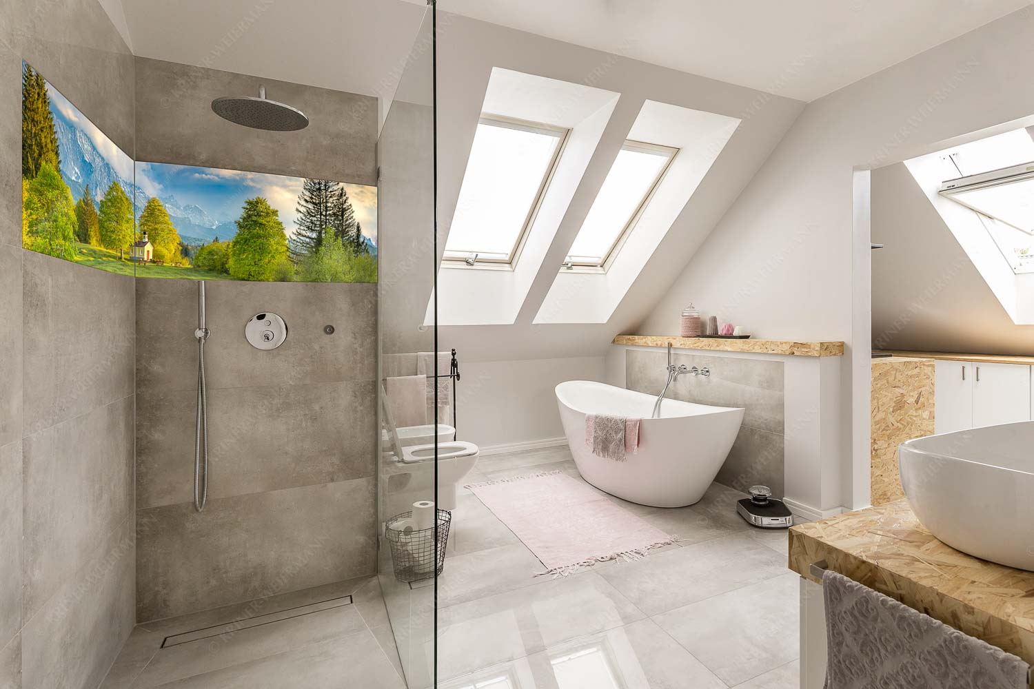 Wettersteinandacht – LED-Leuchtbild – 2-Teilig, Größe ca. 240x60cm, Seitenverhältnis 4:1 — Kapelle Maria Rast Krün Blick über die Buickelwiesen und der Kapelle Maria Rast in Krün zum Wettersteingebirge - Wettersteinandacht - LED-Leuchtbild - 2-Teilig, Größe ca. 240x60cm, Seitenverhältnis 4:1 - Kapelle Maria Rast Krün - weitere Infos unter https://www.kriner-weiermann.de