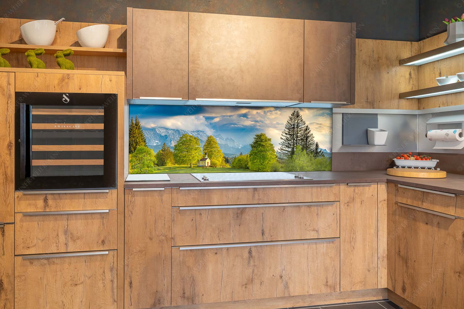 Wettersteinandacht – Küchenrückwand – Größe ca. 180x60cm, Seitenverhältnis 3:1 — Kapelle Maria Rast Krün Blick über die Buickelwiesen und der Kapelle Maria Rast in Krün zum Wettersteingebirge - Wettersteinandacht - Küchenrückwand - Größe ca. 180x60cm, Seitenverhältnis 3:1 - Kapelle Maria Rast Krün - weitere Infos unter https://www.kriner-weiermann.de