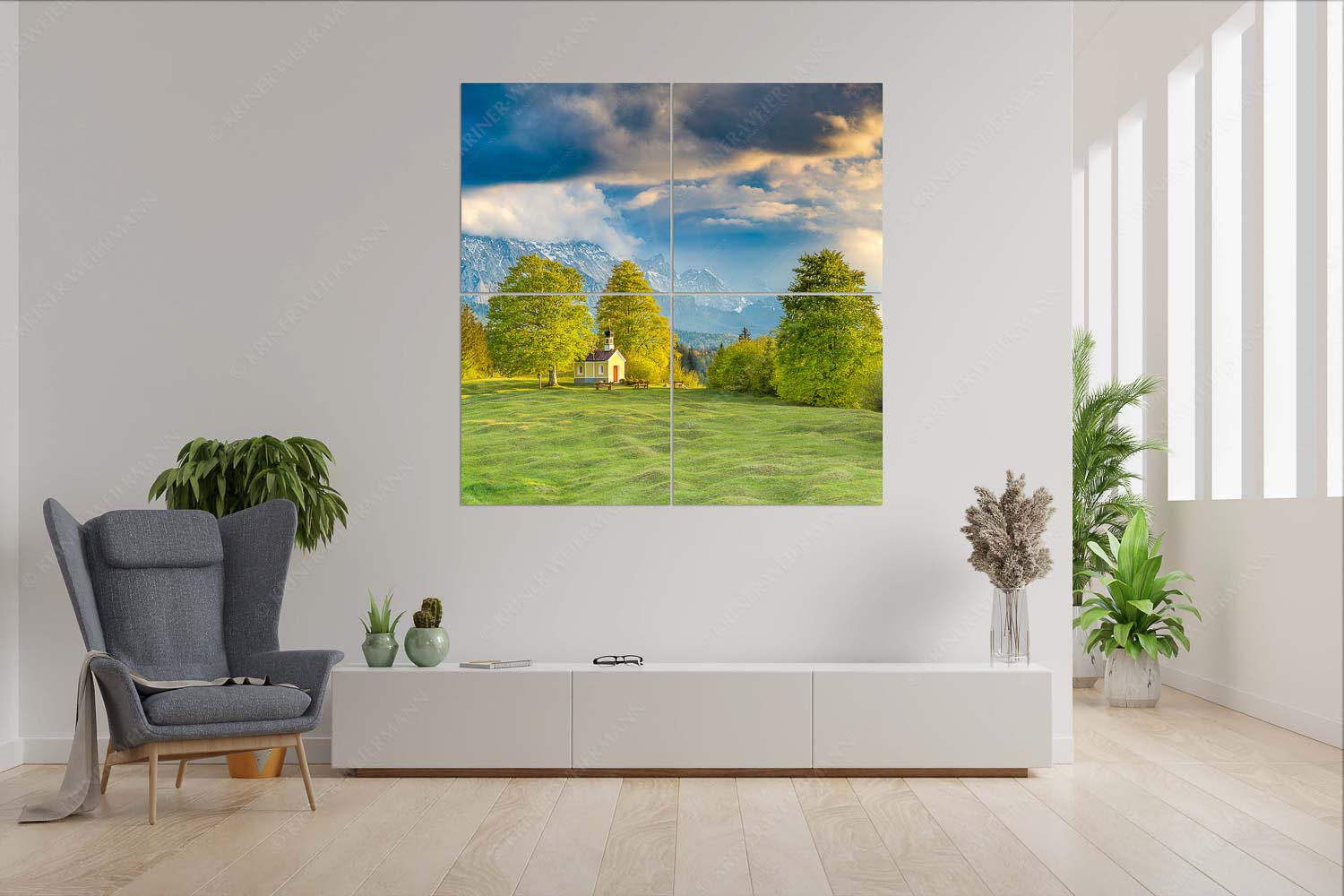 Wettersteinandacht – Wandbild – 4er Split, Größe ca. 180x180cm, Seitenverhältnis 1:1 — Kapelle Maria Rast Krün Blick über die Buickelwiesen und der Kapelle Maria Rast in Krün zum Wettersteingebirge - Wettersteinandacht - Wandbild - 4er Split, Größe ca. 180x180cm, Seitenverhältnis 1:1 - Kapelle Maria Rast Krün - weitere Infos unter https://www.kriner-weiermann.de