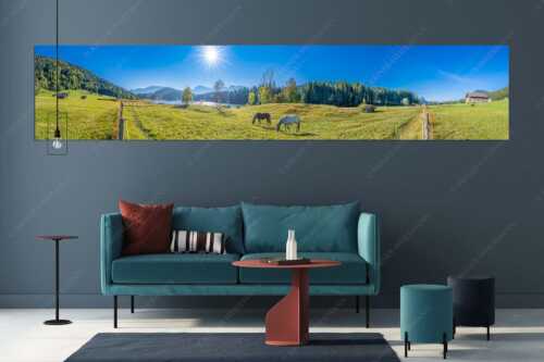 Zwei Pferde auf Herbstweide vor dem Geroldsee mit Blick zum Wörner im Karwendel - Zwischen Pferd und Berg - Wandbild - Größe ca. 350x70cm, Seitenverhältnis 5:1 - Geroldsee Karwendel - weitere Infos unter https://www.kriner-weiermann.de