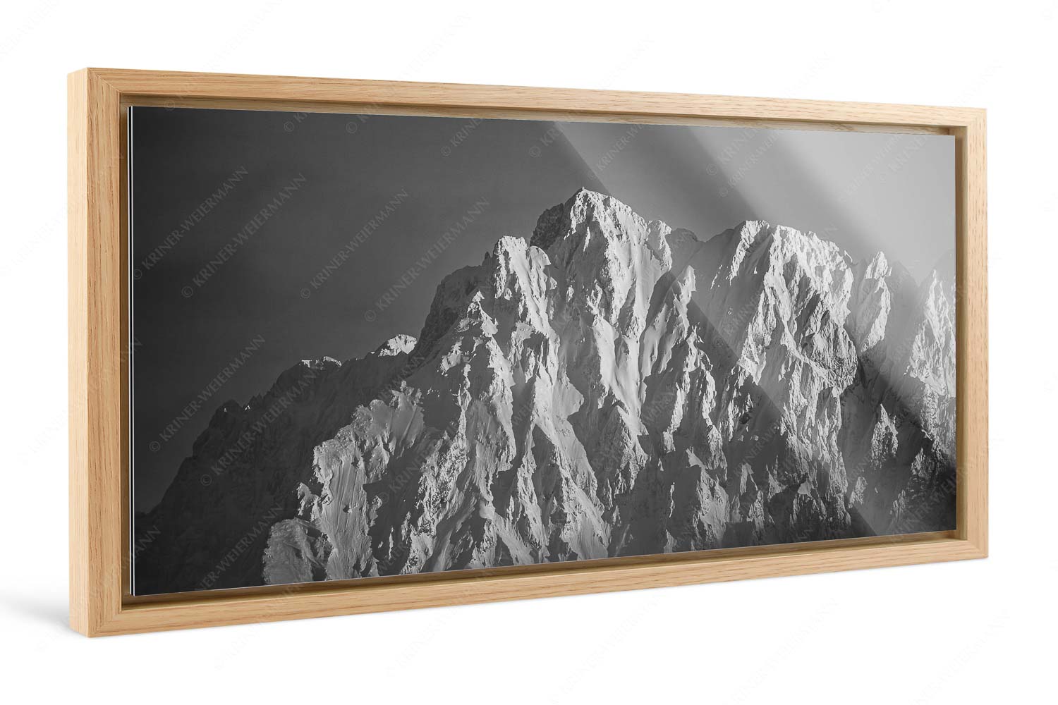 Alaska Style – Foto im Schattenfugen-Rahmen, Seitenverhältnis 2:1 — Karwendel-Wörner Winterlicher Wörner im Karwendel bei Sonnenuntergang - Alaska Style - Foto im Schattenfugen-Rahmen, Seitenverhältnis 2:1 - Karwendel-Wörner - weitere Infos unter https://www.kriner-weiermann.de