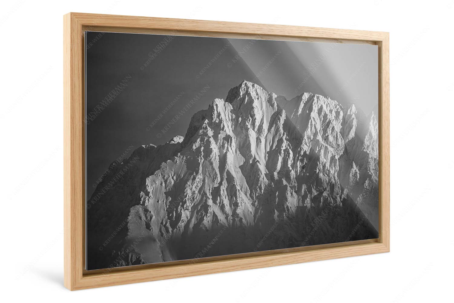 Alaska Style – Foto im Schattenfugen-Rahmen, Seitenverhältnis 3:2 — Karwendel-Wörner Winterlicher Wörner im Karwendel bei Sonnenuntergang - Alaska Style - Foto im Schattenfugen-Rahmen, Seitenverhältnis 3:2 - Karwendel-Wörner - weitere Infos unter https://www.kriner-weiermann.de