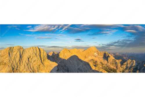 Blick von Alpspitze über Jubiläumsgrat zur Zugspitze - Alpspitzschatten - Seitenverhältnis 3:1 - Hochblassen Jubiläumsgrat Zugspitze - weitere Infos unter https://www.kriner-weiermann.de