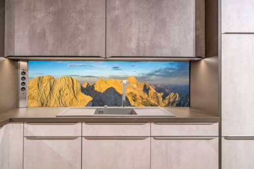 Blick von Alpspitze über Jubiläumsgrat zur Zugspitze - Alpspitzschatten - Küchenrückwand - Größe ca. 200x50cm, Seitenverhältnis ca: 4:1 - Hochblassen Jubiläumsgrat Zugspitze - weitere Infos unter https://www.kriner-weiermann.de