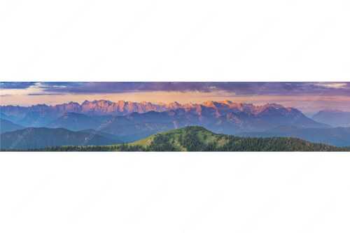 Panoramablick auf die Nordwände des Karwendels im ersten Morgenlicht - Karwendel Erwacht - Seitenverhältnis 5:1 - Alpines Morgenpanorama - weitere Infos unter https://www.kriner-weiermann.de