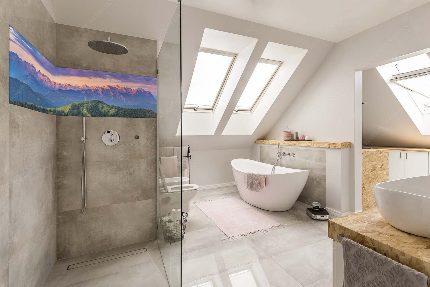 Panoramablick auf die Nordwände des Karwendels im ersten Morgenlicht - Karwendel Erwacht - LED-Leuchtbild - 2-Teilig, Größe ca. 240x60cm, Seitenverhältnis 4:1 - Alpines Morgenpanorama - weitere Infos unter https://www.kriner-weiermann.de