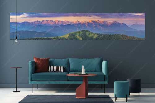 Panoramablick auf die Nordwände des Karwendels im ersten Morgenlicht - Karwendel Erwacht - Wandbild - Größe ca. 350x70cm, Seitenverhältnis 5:1 - Alpines Morgenpanorama - weitere Infos unter https://www.kriner-weiermann.de