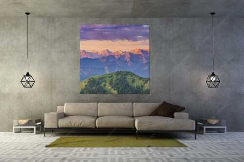 Panoramablick auf die Nordwände des Karwendels im ersten Morgenlicht - Karwendel Erwacht - Wandbild - Größe ca. 160x160cm, Seitenverhältnis 1:1 - Alpines Morgenpanorama - weitere Infos unter https://www.kriner-weiermann.de