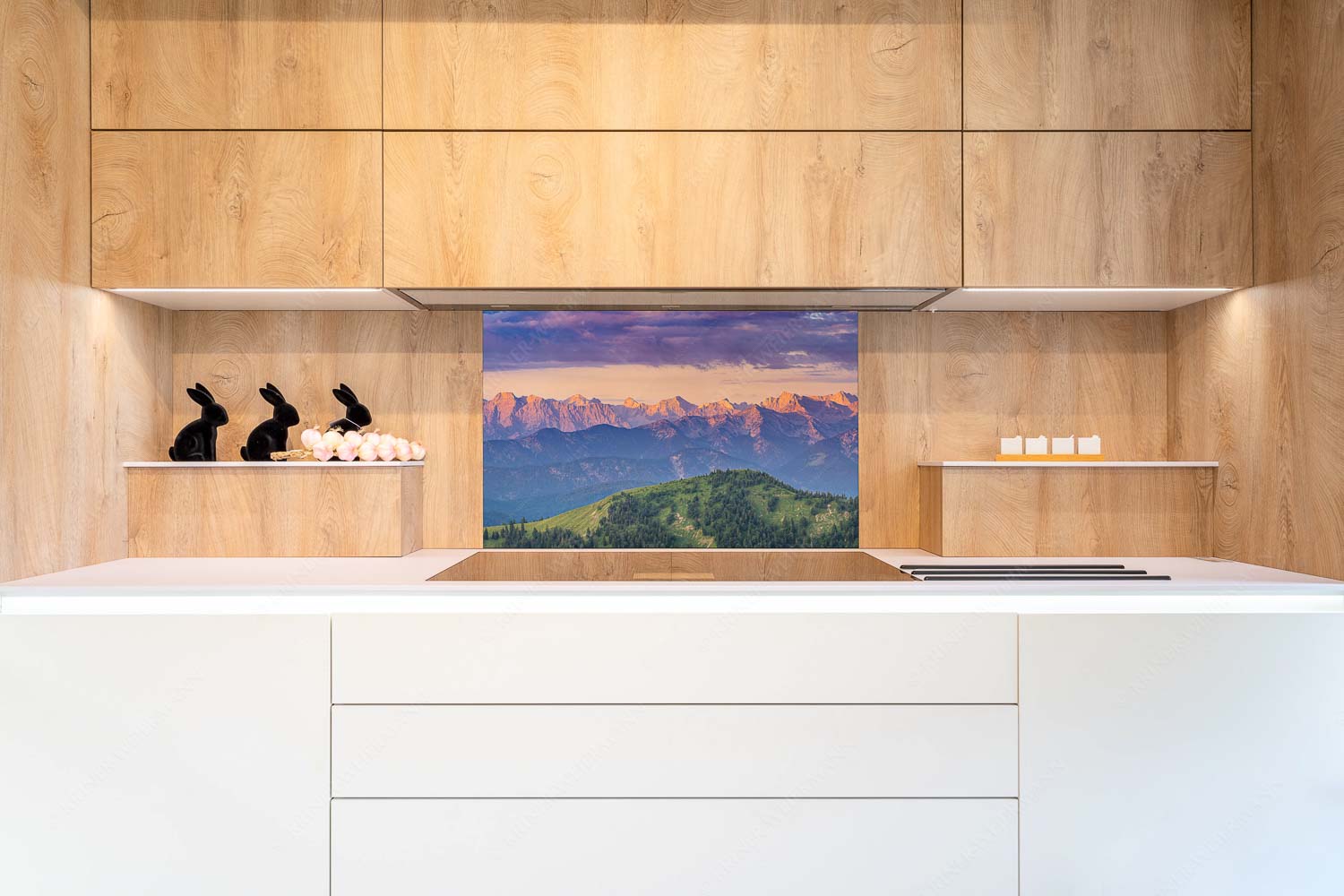 Karwendel Erwacht – Küchenspiegel – Größe ca. 90x60cm, Seitenverhältnis 3:2 — Alpines Morgenpanorama Panoramablick auf die Nordwände des Karwendels im ersten Morgenlicht - Karwendel Erwacht - Küchenspiegel - Größe ca. 90x60cm, Seitenverhältnis 3:2 - Alpines Morgenpanorama - weitere Infos unter https://www.kriner-weiermann.de