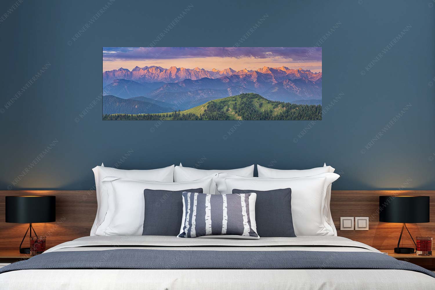 Karwendel Erwacht – Wandbild – Größe ca. 180x60cm, Seitenverhältnis 3:1 — Alpines Morgenpanorama Panoramablick auf die Nordwände des Karwendels im ersten Morgenlicht - Karwendel Erwacht - Wandbild - Größe ca. 180x60cm, Seitenverhältnis 3:1 - Alpines Morgenpanorama - weitere Infos unter https://www.kriner-weiermann.de