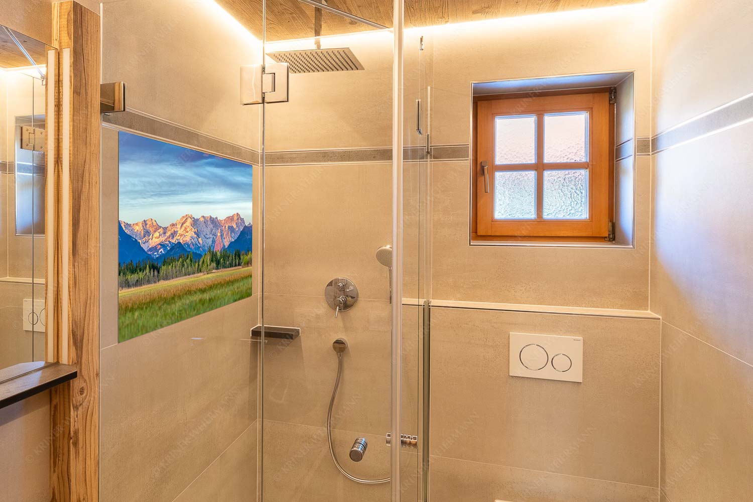 Blick von Murnau durchs Loisachtal zum Wettersteinmassiv mit Alpspitze und Zugspitze - Loisachtal - Glasbild - Größe ca. 120x80cm, Seitenverhältnis 3:2 - Murnau bis zum Wetterstein - weitere Infos unter https://www.kriner-weiermann.de