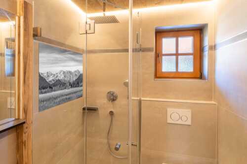 Blick von Murnau durchs Loisachtal zum Wettersteinmassiv mit Alpspitze und Zugspitze - Loisachtal - Glasbild - Größe ca. 120x80cm, Seitenverhältnis 3:2 - Murnau bis zum Wetterstein - weitere Infos unter https://www.kriner-weiermann.de