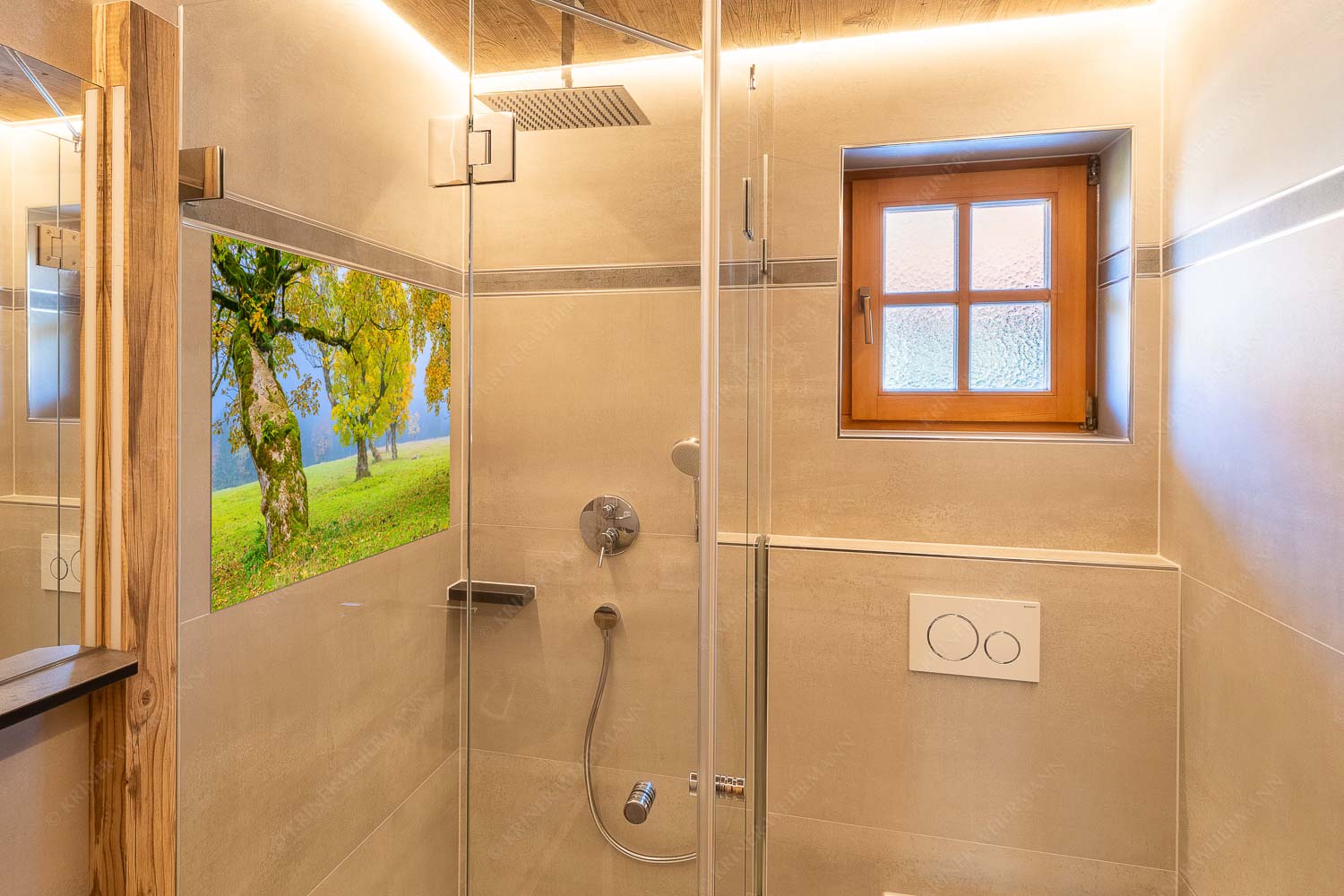 Bergahorne in herbstlicher Pracht im Karwendelgebirge - Stille Farben - Glasbild - Größe ca. 120x80cm, Seitenverhältnis 3:2 - Bergahorne Herbst Karwend - weitere Infos unter https://www.kriner-weiermann.de