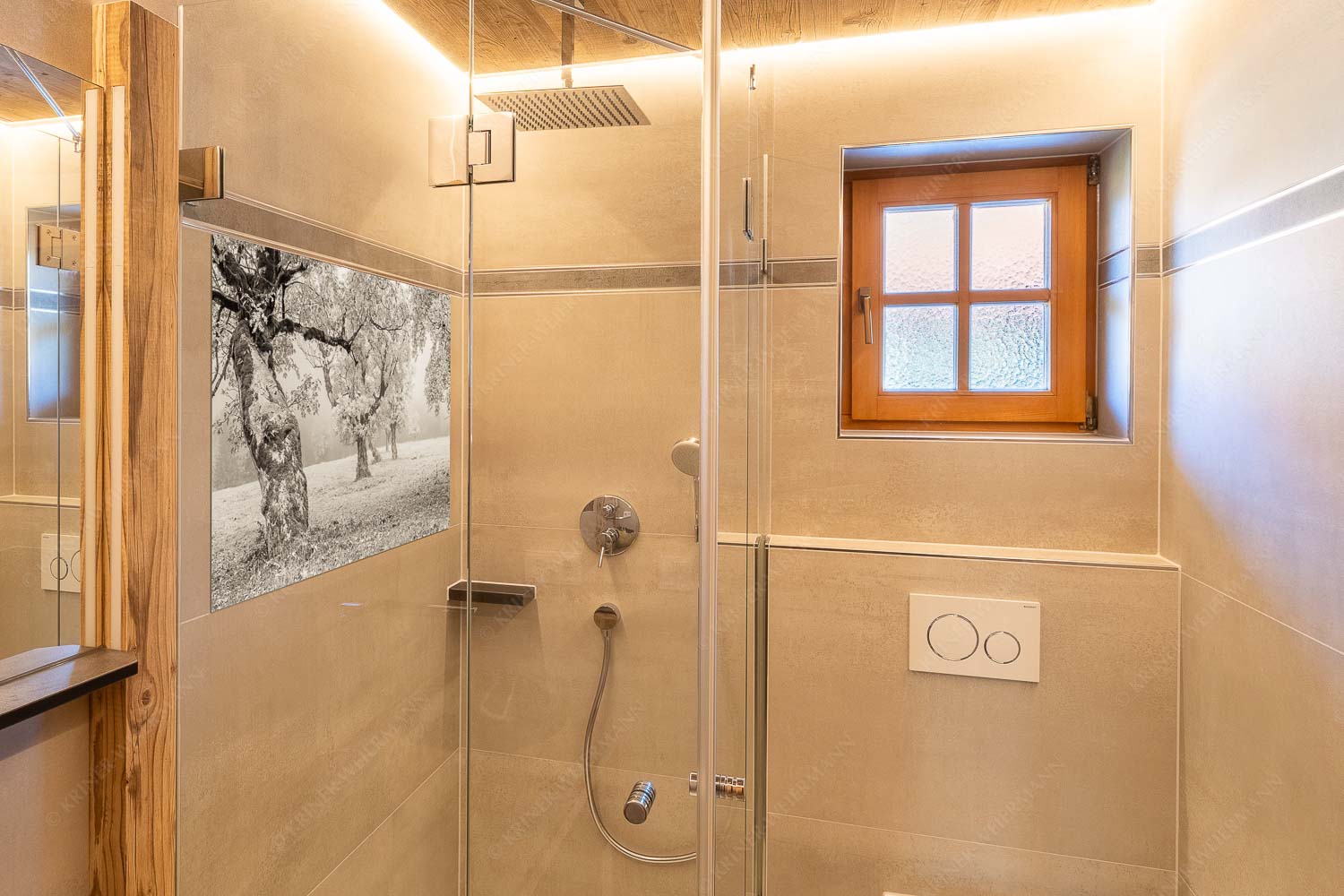 Stille Farben – Glasbild – Größe ca. 120x80cm, Seitenverhältnis 3:2 — Bergahorne Herbst Karwend Bergahorne in herbstlicher Pracht im Karwendelgebirge - Stille Farben - Glasbild - Größe ca. 120x80cm, Seitenverhältnis 3:2 - Bergahorne Herbst Karwend - weitere Infos unter https://www.kriner-weiermann.de