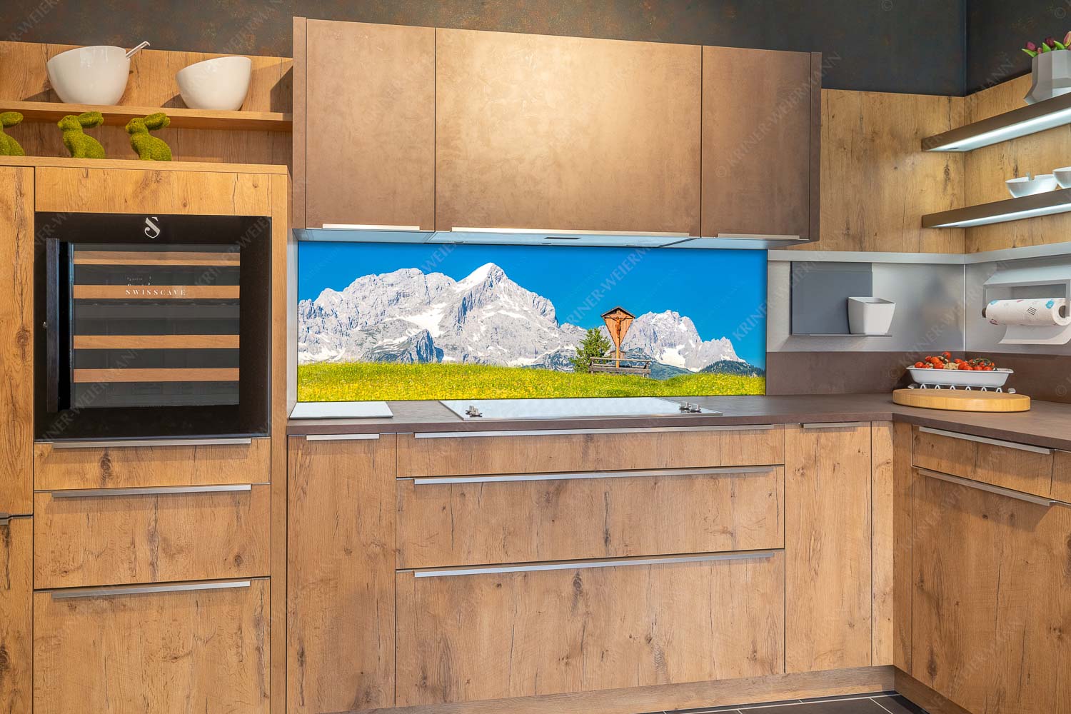 Wegkreuz – Küchenrückwand – Größe ca. 180x60cm, Seitenverhältnis 3:1 — Alpine Kulturlandschaft Alpspitze Zugspitze Blick über Blumenwiese am Eckbauer zum Zugspitzmassiv - Wegkreuz - Küchenrückwand - Größe ca. 180x60cm, Seitenverhältnis 3:1 - Alpine Kulturlandschaft Alpspitze Zugspitze - weitere Infos unter https://www.kriner-weiermann.de