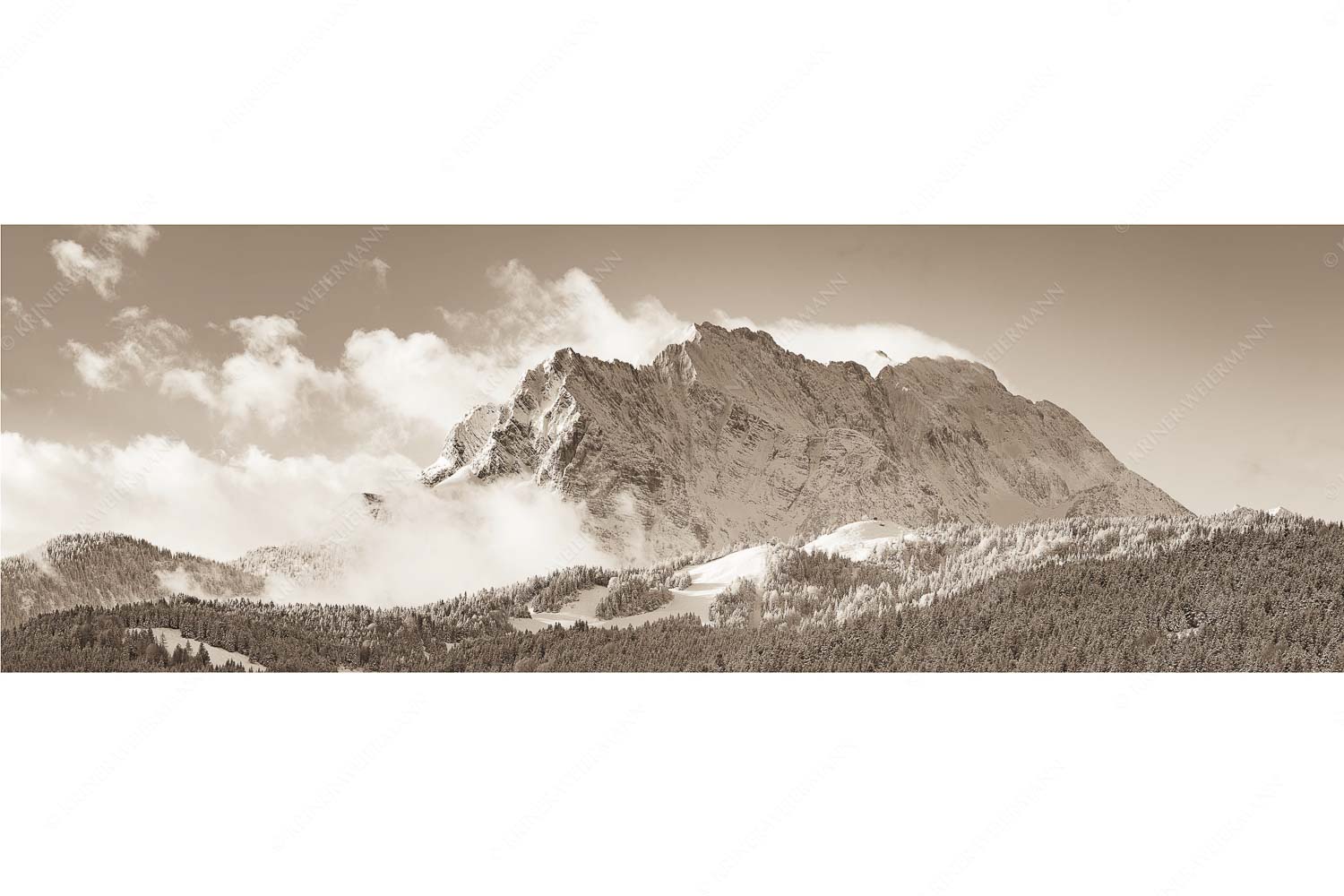 Wetterstein-Rendezvous – Seitenverhältnis 3:1 — Hoher Kranzberg mit Wettersteinspitzen Nach Neuschneefällen präsentieren sich das Kranzberggebiet mit den hoch aufragenden Wettersteinwänden