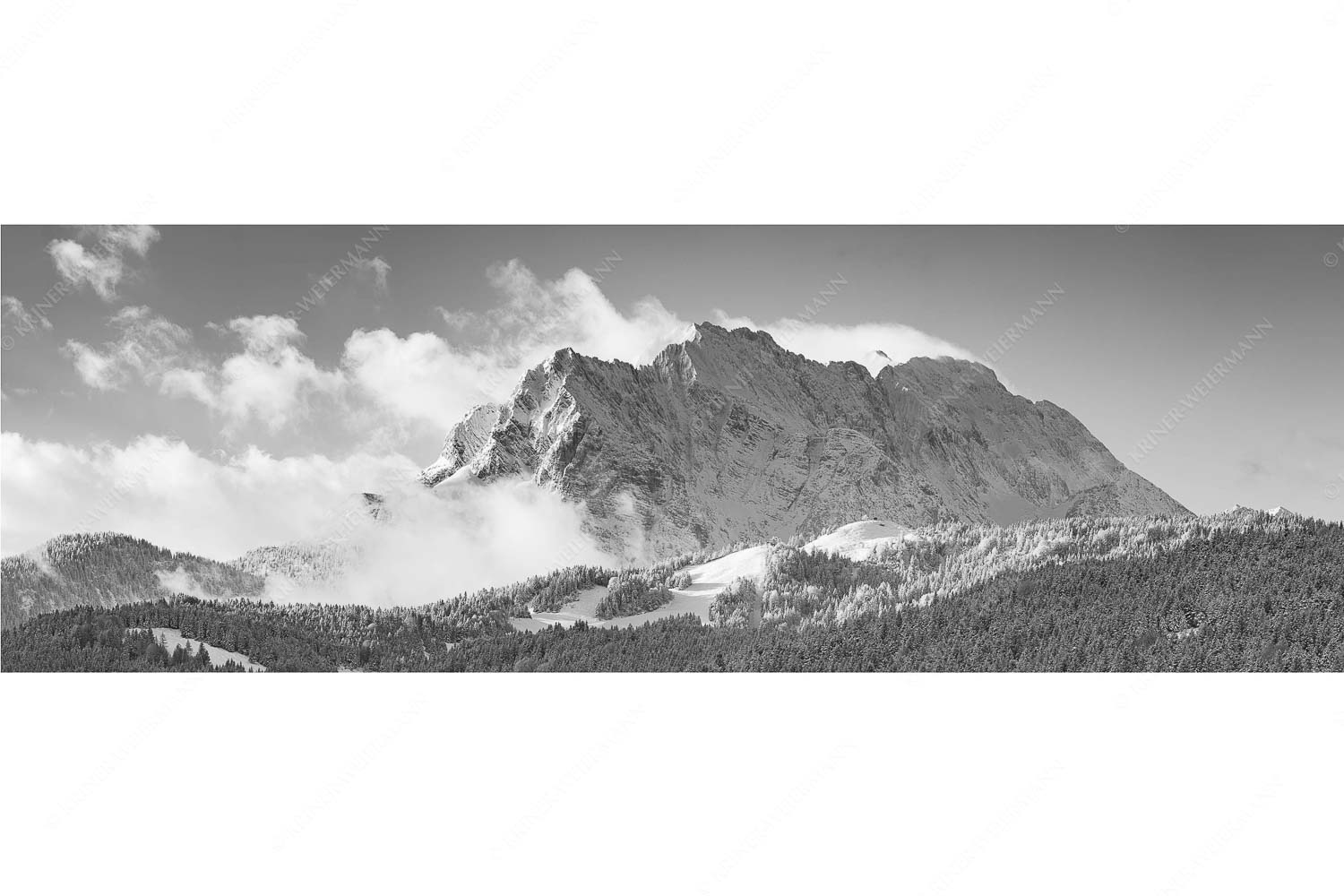 Wetterstein-Rendezvous – Seitenverhältnis 3:1 — Hoher Kranzberg mit Wettersteinspitzen Nach Neuschneefällen präsentieren sich das Kranzberggebiet mit den hoch aufragenden Wettersteinwänden