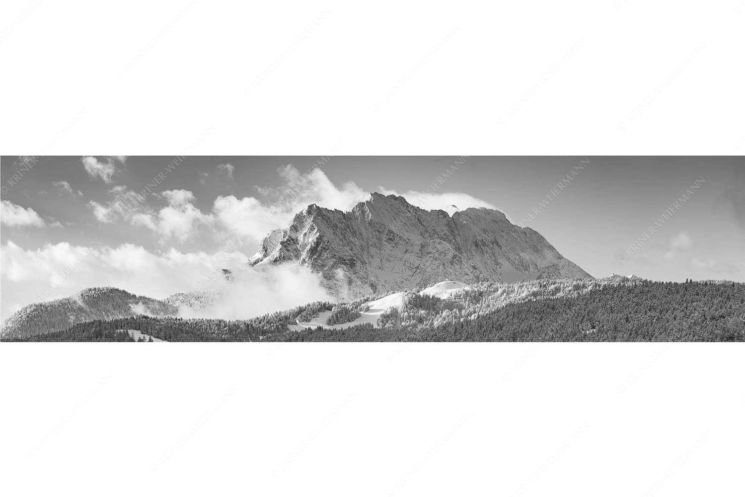 Wetterstein-Rendezvous – Seitenverhältnis 4:1 — Hoher Kranzberg mit Wettersteinspitzen Nach Neuschneefällen präsentieren sich das Kranzberggebiet mit den hoch aufragenden Wettersteinwänden