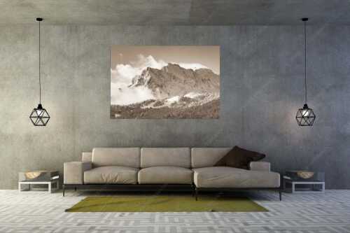 Nach Neuschneefällen präsentieren sich das Kranzberggebiet mit den hoch aufragenden Wettersteinwänden - Wetterstein-Rendezvous - Wandbild - Größe ca. 180x120cm, Seitenverhältnis 3:2 - Hoher Kranzberg mit Wettersteinspitzen - weitere Infos unter https://www.kriner-weiermann.de