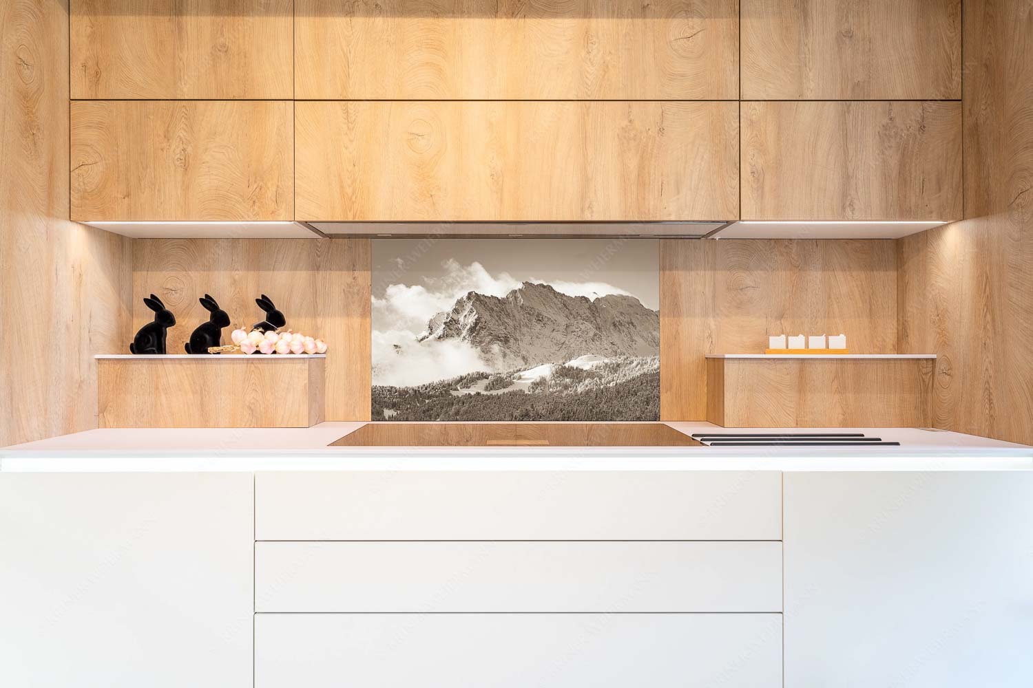 Wetterstein-Rendezvous – Küchenspiegel – Größe ca. 90x60cm, Seitenverhältnis 3:2 — Hoher Kranzberg mit Wettersteinspitzen Nach Neuschneefällen präsentieren sich das Kranzberggebiet mit den hoch aufragenden Wettersteinwänden - Wetterstein-Rendezvous - Küchenspiegel - Größe ca. 90x60cm, Seitenverhältnis 3:2 - Hoher Kranzberg mit Wettersteinspitzen - weitere Infos unter https://www.kriner-weiermann.de