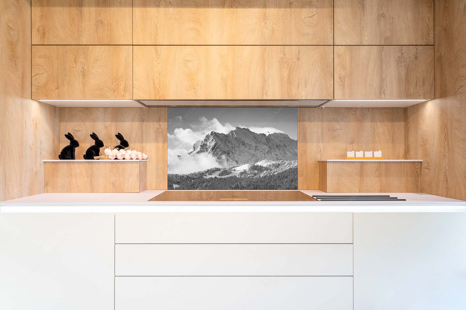 Wetterstein-Rendezvous – Küchenspiegel – Größe ca. 90x60cm, Seitenverhältnis 3:2 — Hoher Kranzberg mit Wettersteinspitzen Nach Neuschneefällen präsentieren sich das Kranzberggebiet mit den hoch aufragenden Wettersteinwänden - Wetterstein-Rendezvous - Küchenspiegel - Größe ca. 90x60cm, Seitenverhältnis 3:2 - Hoher Kranzberg mit Wettersteinspitzen - weitere Infos unter https://www.kriner-weiermann.de