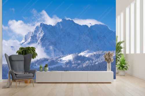 Nach Neuschneefällen präsentieren sich das Kranzberggebiet mit den hoch aufragenden Wettersteinwänden - Wetterstein-Rendezvous - Fototapete - Größe ca. 300x200cm, Seitenverhältnis 3:2 - Hoher Kranzberg mit Wettersteinspitzen - weitere Infos unter https://www.kriner-weiermann.de