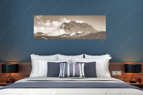 Nach Neuschneefällen präsentieren sich das Kranzberggebiet mit den hoch aufragenden Wettersteinwänden - Wetterstein-Rendezvous - Wandbild - Größe ca. 180x60cm, Seitenverhältnis 3:1 - Hoher Kranzberg mit Wettersteinspitzen - weitere Infos unter https://www.kriner-weiermann.de