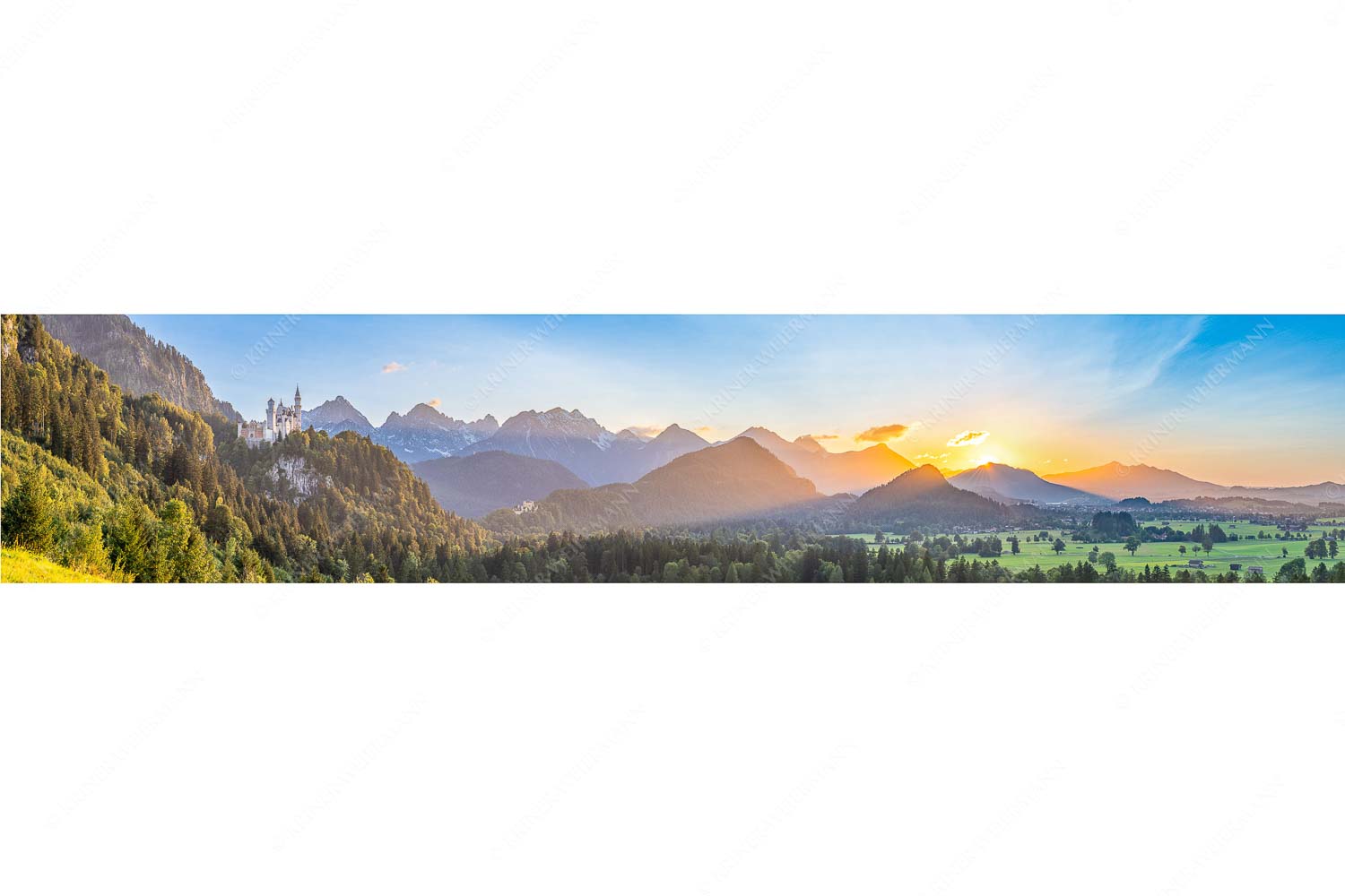 Schloss Neuschwanstein und Schloss Hohenschwangau bei Sonnenuntergang