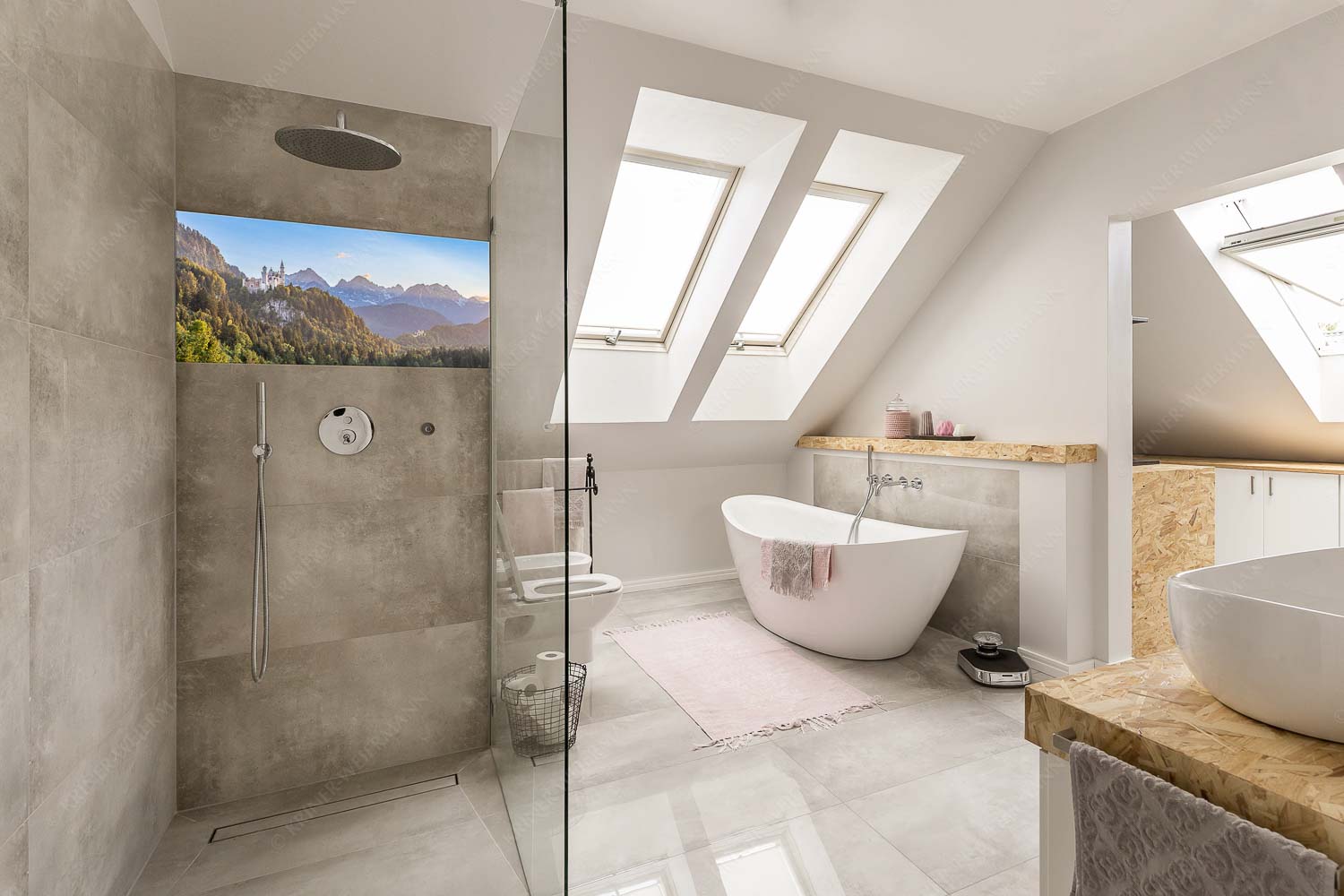 Königliche Landschaft – Glasbild – Größe ca. 100x50cm, Seitenverhältnis 2:1 — Schloss Neuschwanstein Schloss Neuschwanstein und Schloss Hohenschwangau bei Sonnenuntergang - Königliche Landschaft - Glasbild - Größe ca. 100x50cm, Seitenverhältnis 2:1 - Schloss Neuschwanstein - weitere Infos unter https://www.kriner-weiermann.de