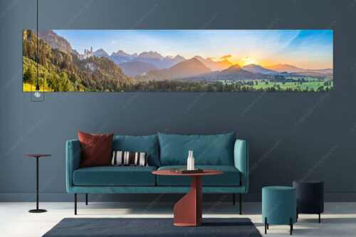 Schloss Neuschwanstein und Schloss Hohenschwangau bei Sonnenuntergang - Königliche Landschaft - Wandbild - Größe ca. 350x70cm, Seitenverhältnis 5:1 - Schloss Neuschwanstein - weitere Infos unter https://www.kriner-weiermann.de