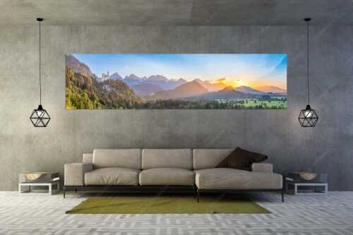 Schloss Neuschwanstein und Schloss Hohenschwangau bei Sonnenuntergang - Königliche Landschaft - Wandbild - Größe ca. 320x80cm, Seitenverhältnis 4:1 - Schloss Neuschwanstein - weitere Infos unter https://www.kriner-weiermann.de