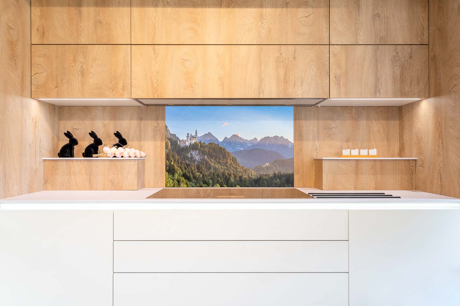 Königliche Landschaft – Küchenspiegel – Größe ca. 90x60cm, Seitenverhältnis 3:2 — Schloss Neuschwanstein Schloss Neuschwanstein und Schloss Hohenschwangau bei Sonnenuntergang - Königliche Landschaft - Küchenspiegel - Größe ca. 90x60cm, Seitenverhältnis 3:2 - Schloss Neuschwanstein - weitere Infos unter https://www.kriner-weiermann.de