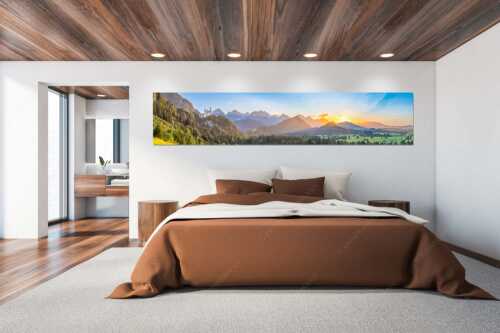 Schloss Neuschwanstein und Schloss Hohenschwangau bei Sonnenuntergang - Königliche Landschaft - Wandbild - Größe ca. 300x60cm, Seitenverhältnis 5:1 - Schloss Neuschwanstein - weitere Infos unter https://www.kriner-weiermann.de