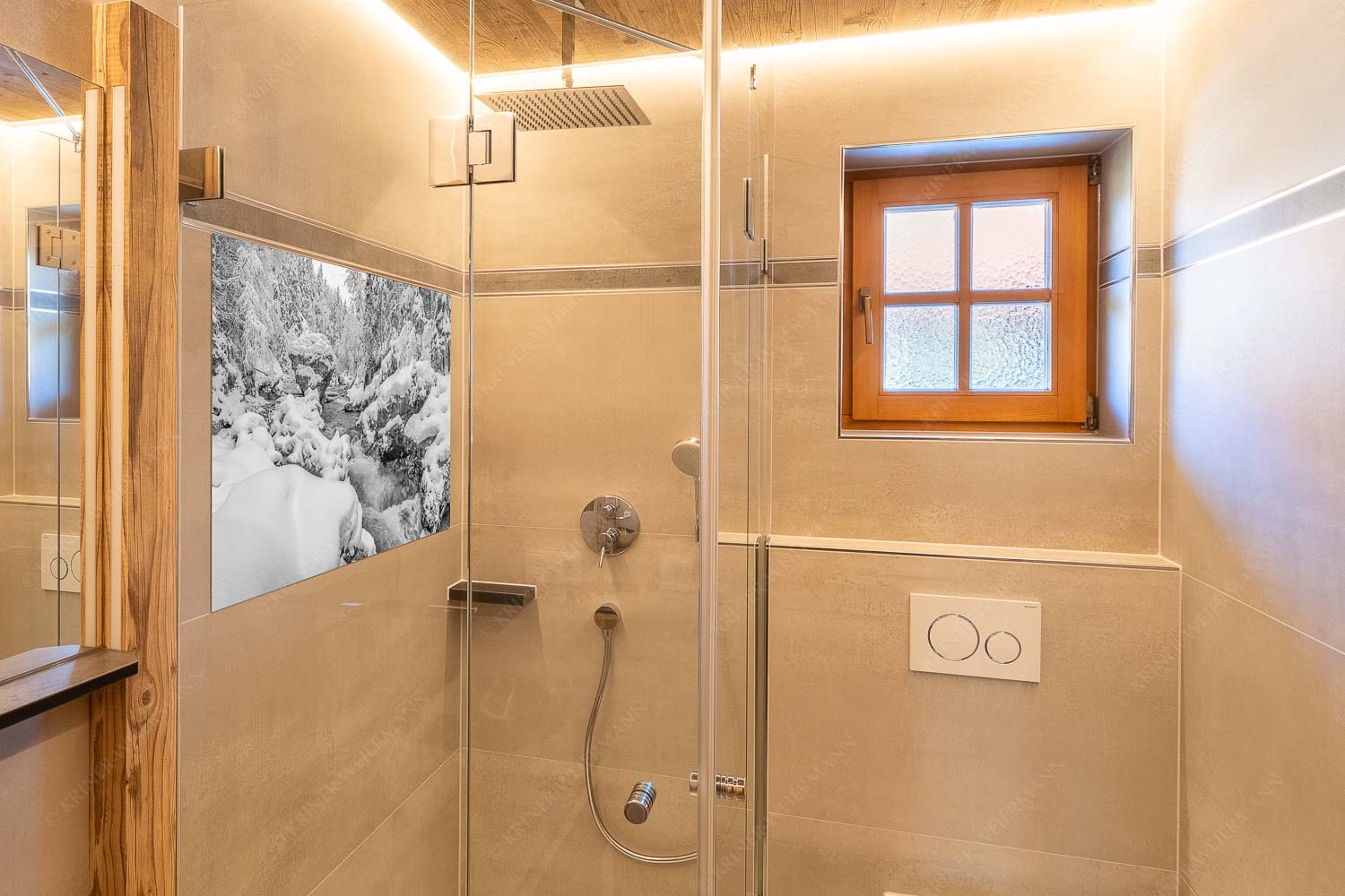 Stein der Weisen – Glasbild – Größe ca. 120x80cm, Seitenverhältnis 3:2 — Rissbach im Karwendel Der verschneite Rissbach zwischen Vorder- und Hinterriß - Stein der Weisen - Glasbild - Größe ca. 120x80cm, Seitenverhältnis 3:2 - Rissbach im Karwendel - weitere Infos unter https://www.kriner-weiermann.de