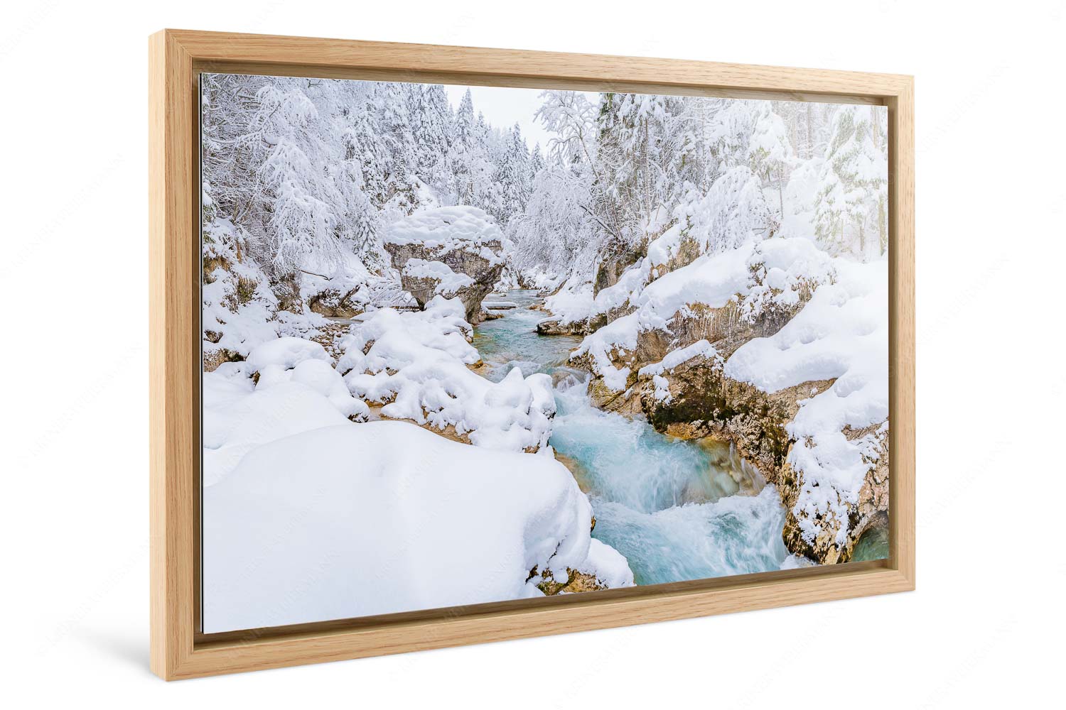 Stein der Weisen – Foto im Schattenfugen-Rahmen, Seitenverhältnis 3:2 — Rissbach im Karwendel Der verschneite Rissbach zwischen Vorder- und Hinterriß - Stein der Weisen - Foto im Schattenfugen-Rahmen, Seitenverhältnis 3:2 - Rissbach im Karwendel - weitere Infos unter https://www.kriner-weiermann.de