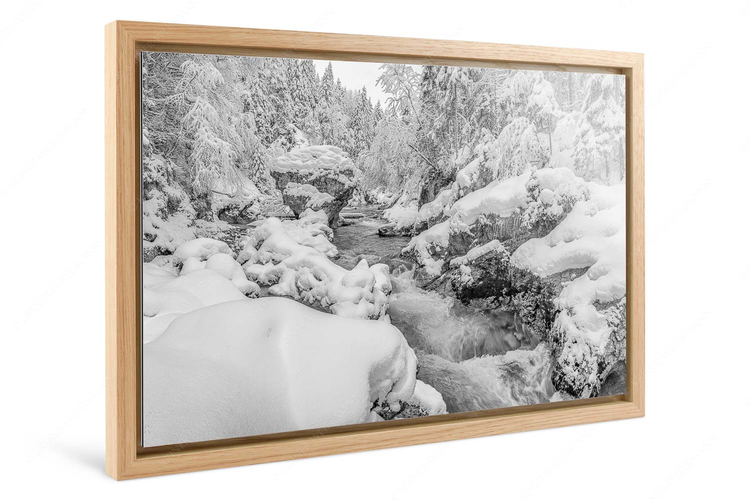 Stein der Weisen – Foto im Schattenfugen-Rahmen, Seitenverhältnis 3:2 — Rissbach im Karwendel Der verschneite Rissbach zwischen Vorder- und Hinterriß - Stein der Weisen - Foto im Schattenfugen-Rahmen, Seitenverhältnis 3:2 - Rissbach im Karwendel - weitere Infos unter https://www.kriner-weiermann.de