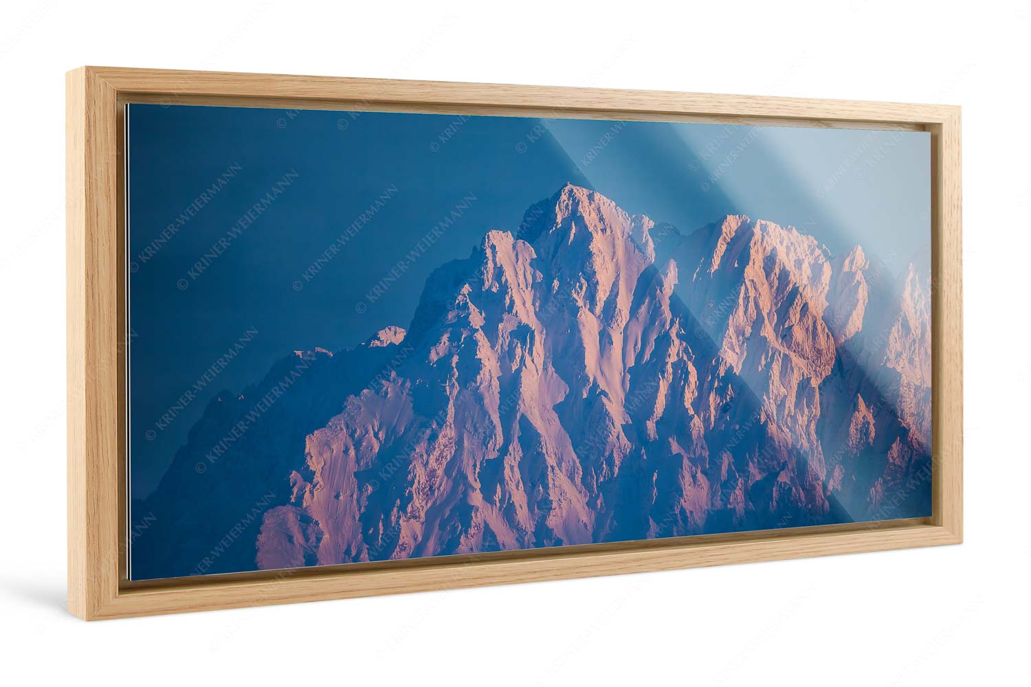 Alaska Style – Foto im Schattenfugen-Rahmen, Seitenverhältnis 2:1 — Karwendel-Wörner Winterlicher Wörner im Karwendel bei Sonnenuntergang - Alaska Style - Foto im Schattenfugen-Rahmen, Seitenverhältnis 2:1 - Karwendel-Wörner - weitere Infos unter https://www.kriner-weiermann.de