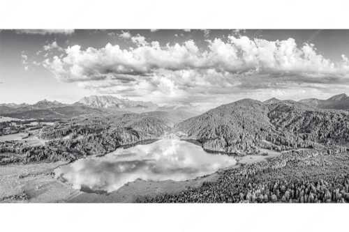 Blick über den Barmsee zum Wettersteingebirge - Der Lieblings See - Seitenverhältnis 2:1 - Barmsee Krün - weitere Infos unter https://www.kriner-weiermann.de