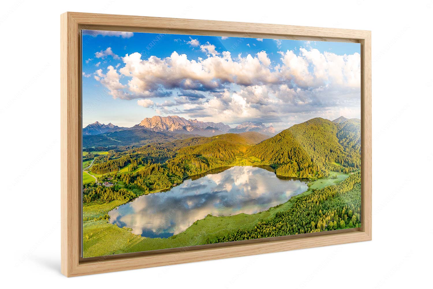 Der Lieblings See – Foto im Schattenfugen-Rahmen, Seitenverhältnis 3:2 — Barmsee Krün Blick über den Barmsee zum Wettersteingebirge - Der Lieblings See - Foto im Schattenfugen-Rahmen, Seitenverhältnis 3:2 - Barmsee Krün - weitere Infos unter https://www.kriner-weiermann.de