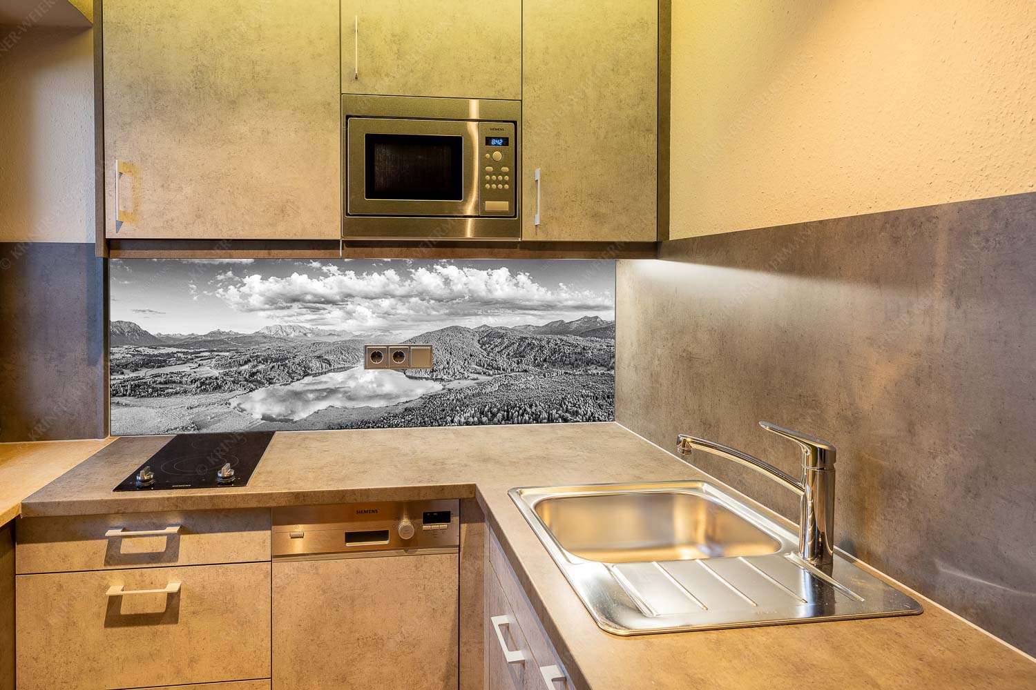 Der Lieblings See – Küchenrückwand – Größe ca. 150x60cm, Seitenverhältnis 2,5:1 — Barmsee Krün Blick über den Barmsee zum Wettersteingebirge - Der Lieblings See - Küchenrückwand - Größe ca. 150x60cm, Seitenverhältnis 2,5:1 - Barmsee Krün - weitere Infos unter https://www.kriner-weiermann.de