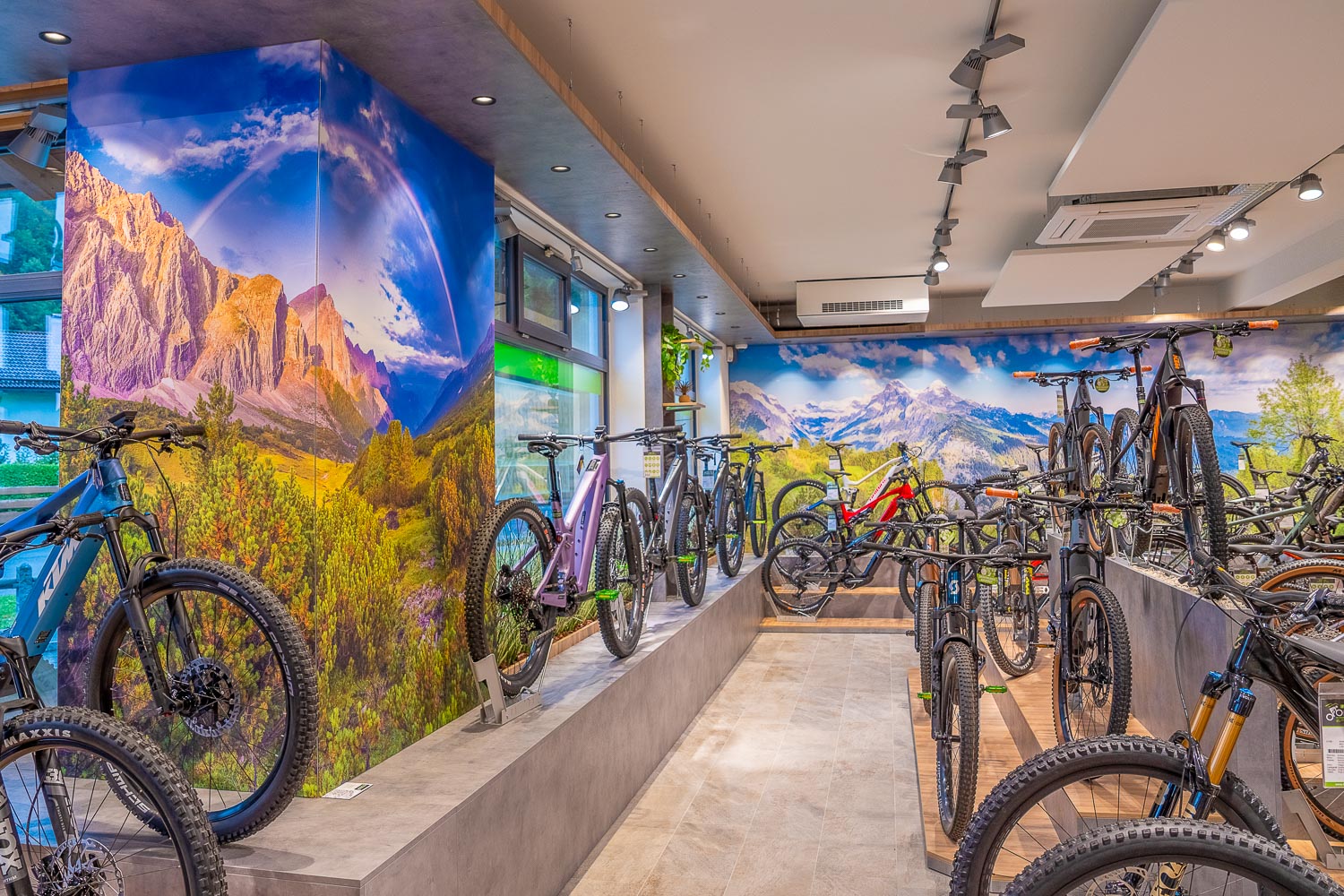 Bild -Verzauberter Halleranger- um 90 Grad Eck - Fahrradcenter Oberland - Textilbild im Alurahmen