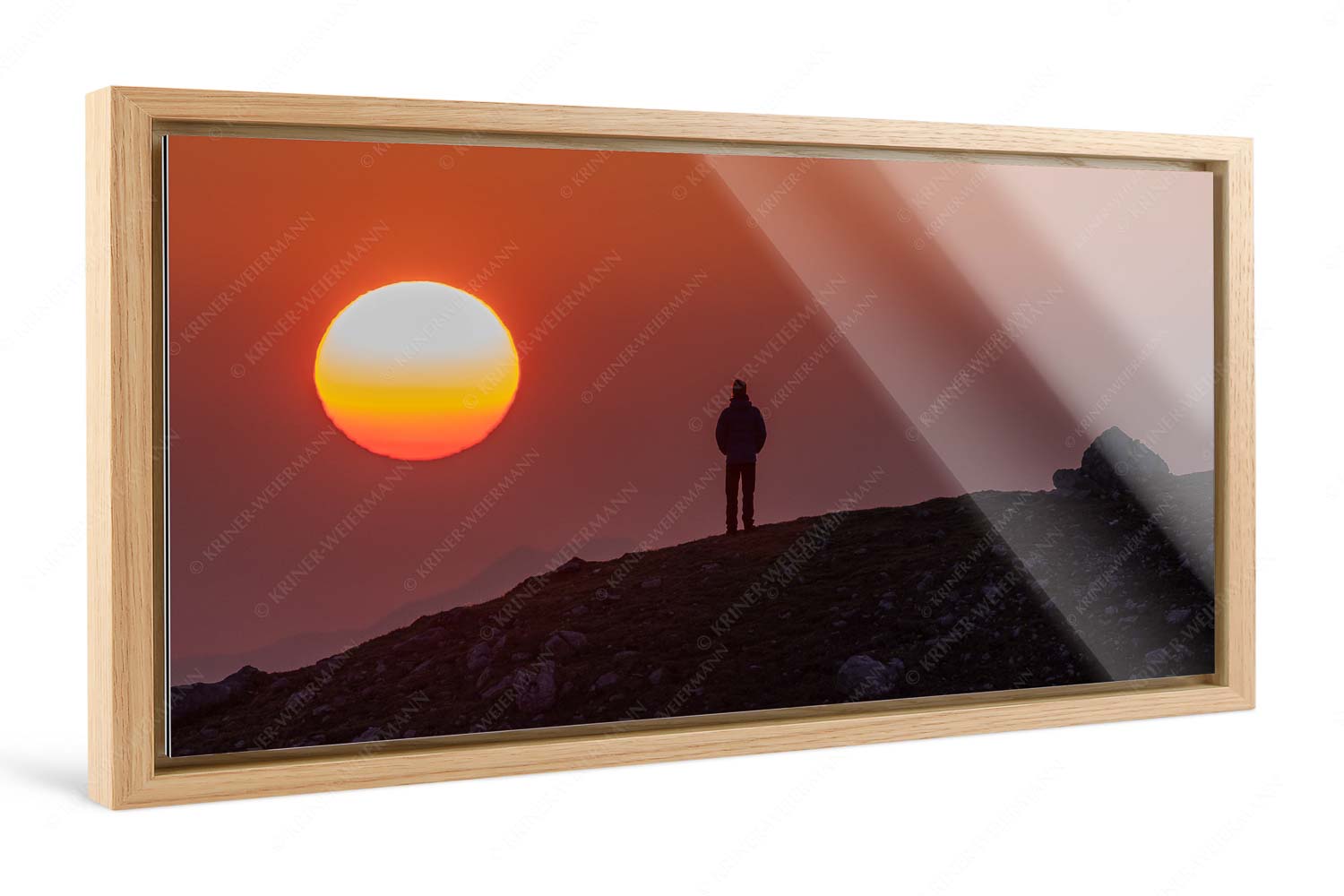 Sonnenaufgang – Foto im Schattenfugen-Rahmen, Seitenverhältnis 2:1 — Alpspitze – Stuiben Sonnenaufgang im Wettersteingebirge - Sonnenaufgang - Foto im Schattenfugen-Rahmen, Seitenverhältnis 2:1 - Alpspitze - Stuiben - weitere Infos unter https://www.kriner-weiermann.de