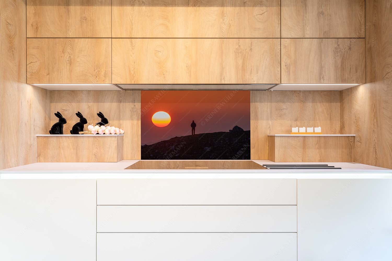 Sonnenaufgang – Küchenspiegel – Größe ca. 90x60cm, Seitenverhältnis 3:2 — Alpspitze – Stuiben Sonnenaufgang im Wettersteingebirge - Sonnenaufgang - Küchenspiegel - Größe ca. 90x60cm, Seitenverhältnis 3:2 - Alpspitze - Stuiben - weitere Infos unter https://www.kriner-weiermann.de