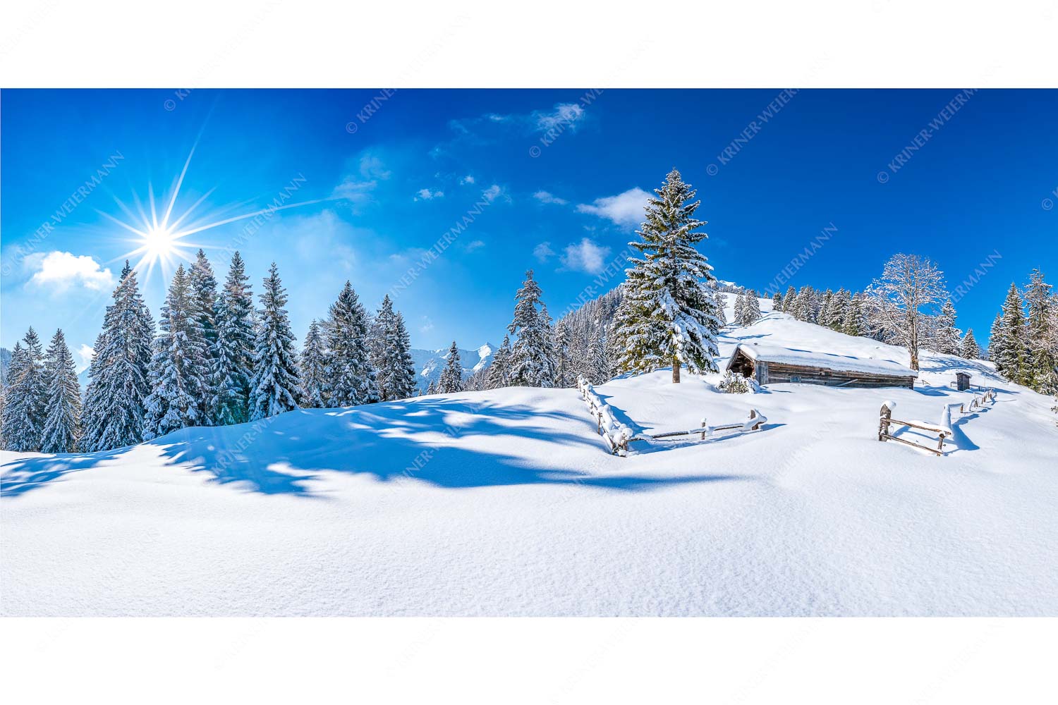 Verschneite Grasbergalm im Soierngebirge mit Krapfenkarspitze