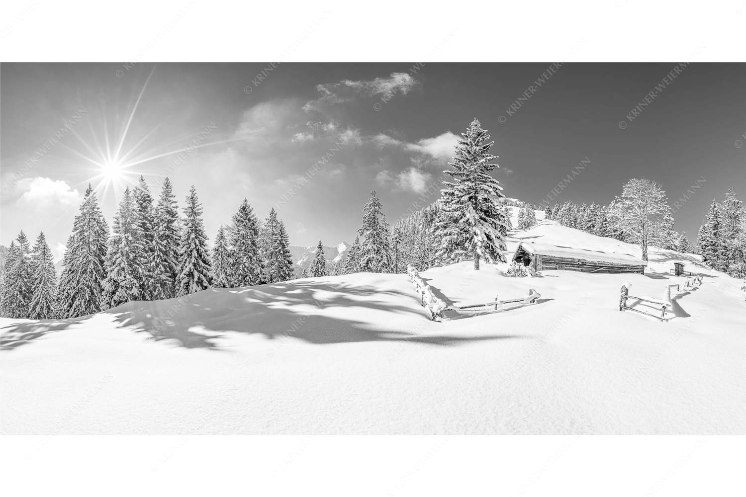 Verschneite Grasbergalm im Soierngebirge mit Krapfenkarspitze