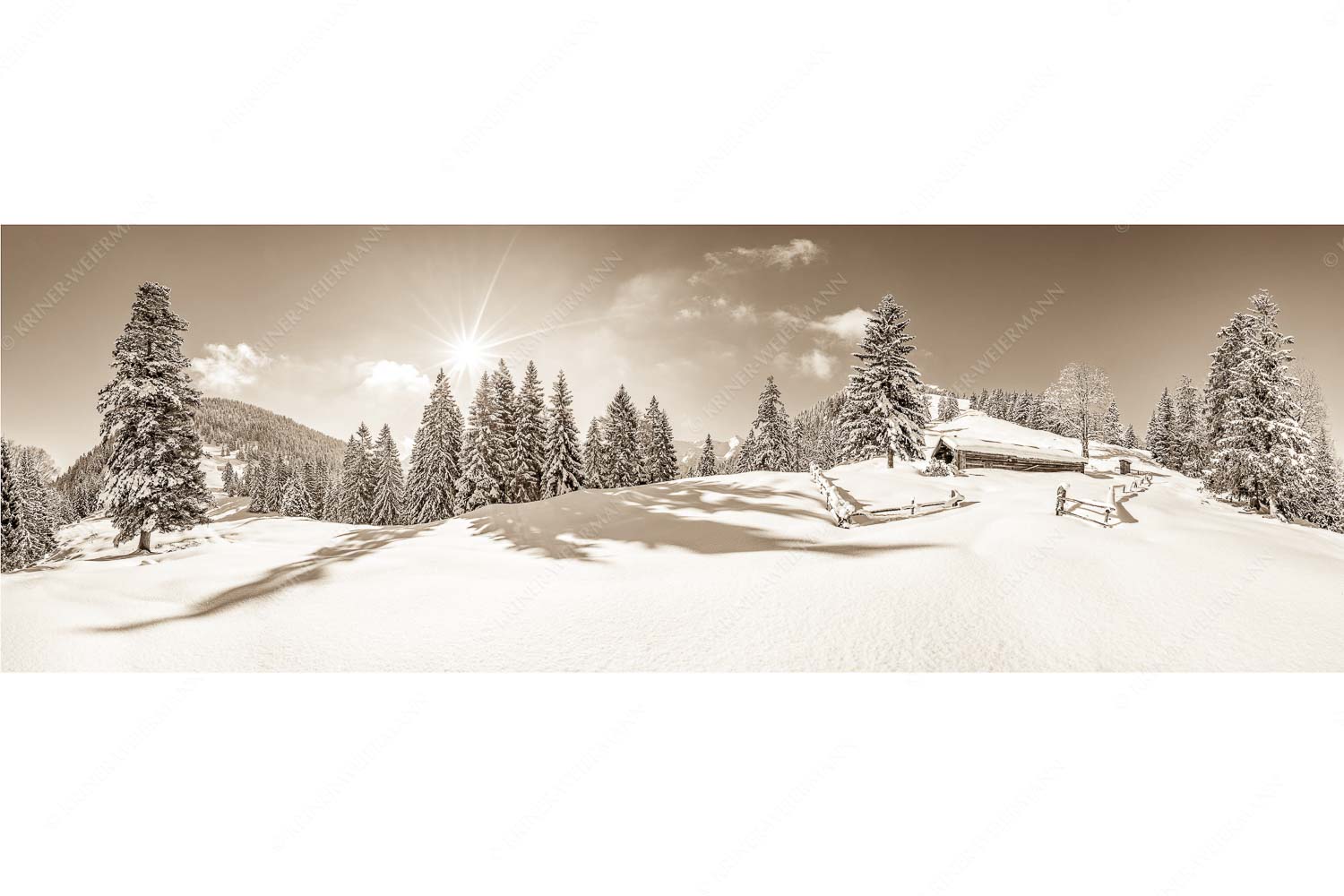Verschneite Grasbergalm im Soierngebirge mit Krapfenkarspitze