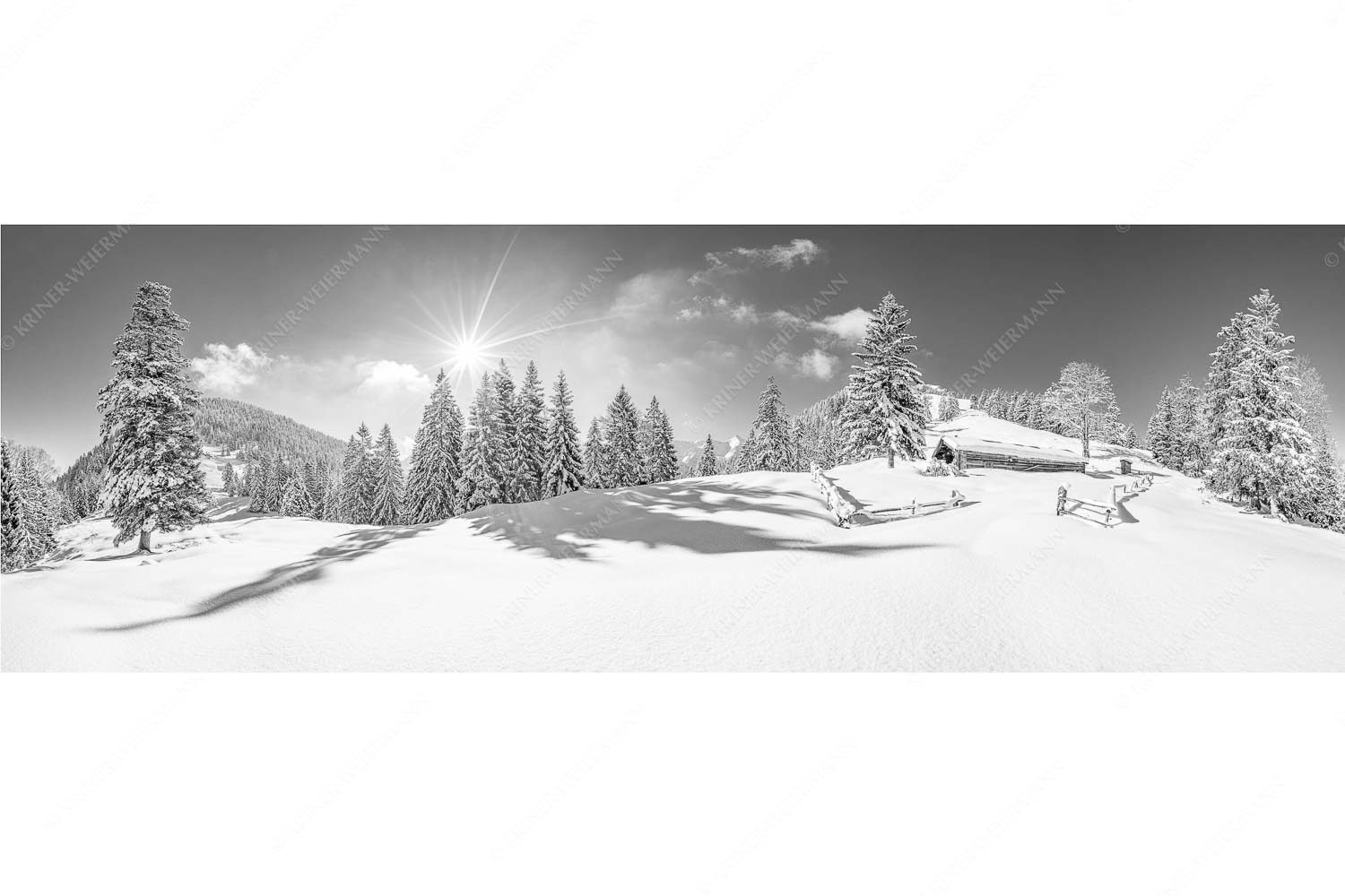 Verschneite Grasbergalm im Soierngebirge mit Krapfenkarspitze
