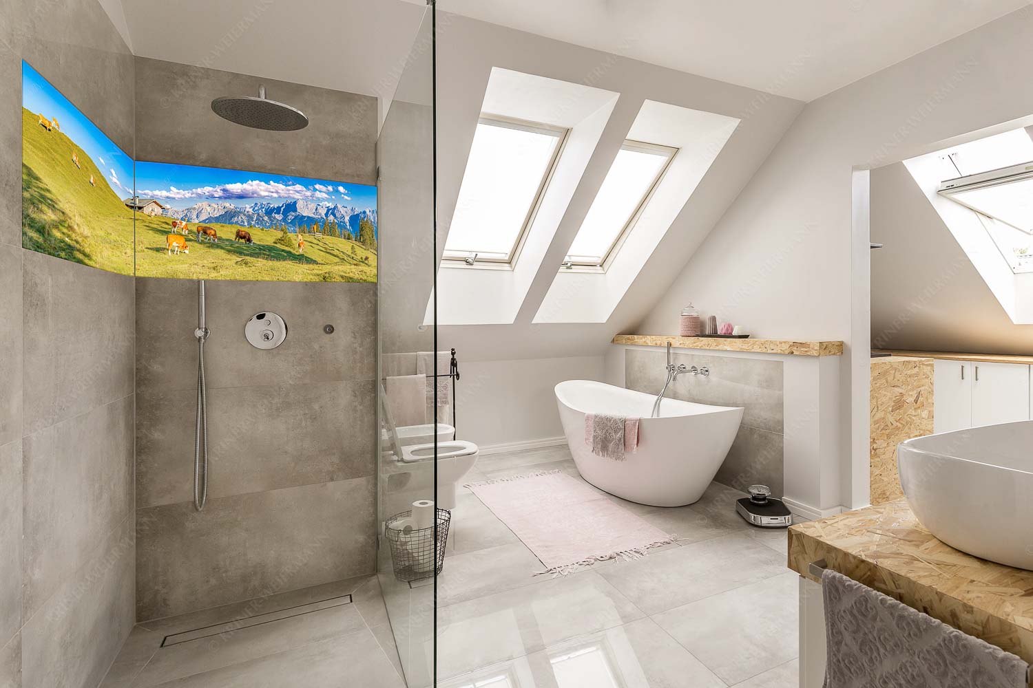 Auf da Krüneralm IV – LED-Leuchtbild – 2-Teilig, Größe ca. 240x60cm, Seitenverhältnis 4:1 — Junge Kälber im Estergebirge Blick über Krüneralm ins Karwendelgebirge - Auf da Krüneralm IV - LED-Leuchtbild - 2-Teilig, Größe ca. 240x60cm, Seitenverhältnis 4:1 - Junge Kälber im Estergebirge - weitere Infos unter https://www.kriner-weiermann.de